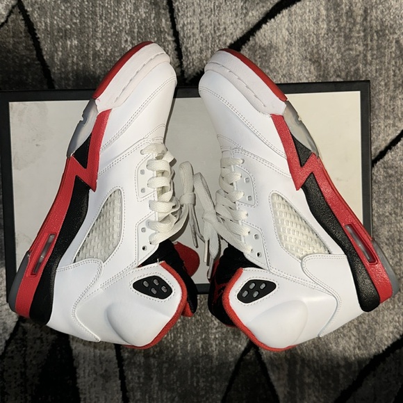 Jordan Retro 5 Fire Red “Black Tongue” - Picture 6 of 6